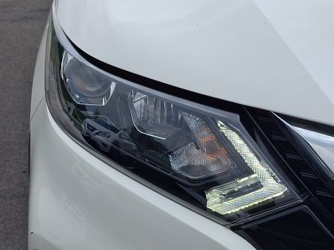 Used 2021 Nissan Rogue Sport SV AWD/4WD image 10