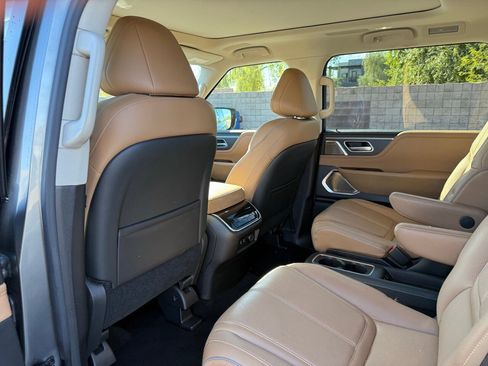 Used 2025 INFINITI QX80 Sensory image 11