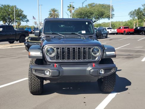 Used 2025 Jeep Wrangler Unlimited Rubicon w/ Convenience Group AWD/4WD image 2