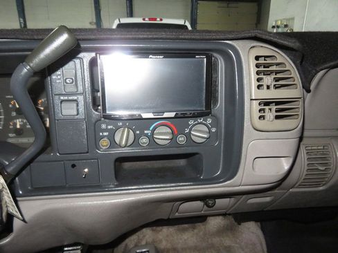 Used 1997 GMC Yukon 4WD 2-Door w/ Marketing Opt Pkg 2 image 33