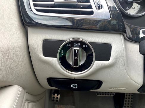 Used 2015 Mercedes-Benz CLS 400 4MATIC w/ Premium 2 Package image 30