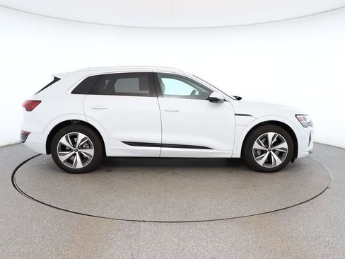 Used 2024 Audi Q8 e-tron Premium Plus w/ Premium Plus Package image 6
