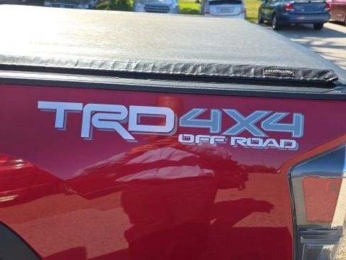 Used 2021 Toyota Tacoma TRD Off-Road w/ TRD Premium Off Road Package AWD/4WD image 5