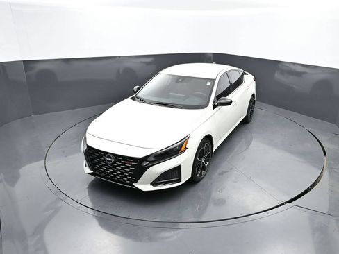 New 2026 Nissan Altima 2.5 SR AWD/4WD image 13