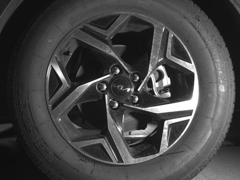 Used 2025 Kia Sportage LX image 14