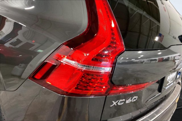 Certified 2022 Volvo XC60 B6 Inscription w/ Climate Package AWD/4WD image 33