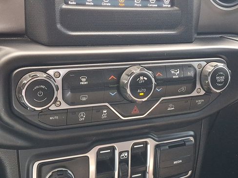 Used 2022 Jeep Gladiator Sport AWD/4WD image 16