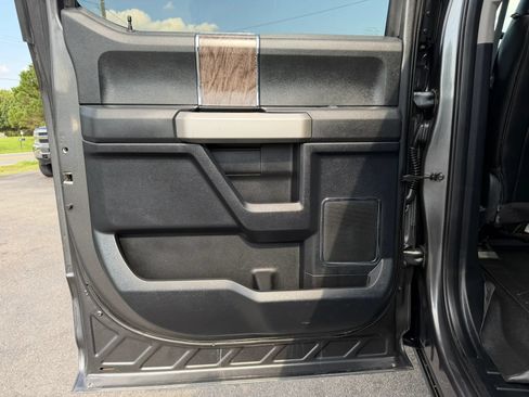 Used 2017 Ford F250 Lariat w/ Lariat Ultimate Package AWD/4WD image 20
