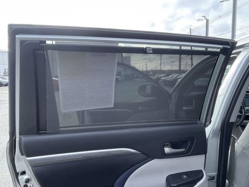 Used 2019 Toyota Highlander Limited image 15