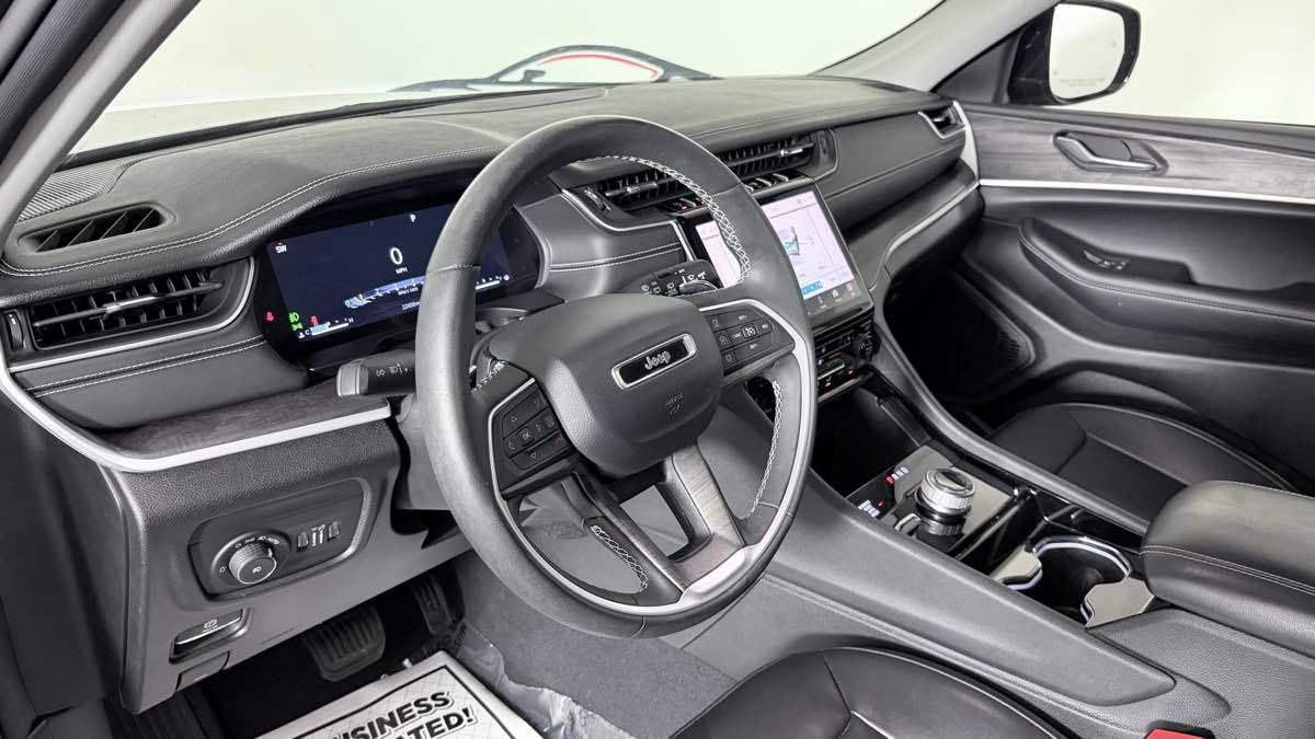 Used 2023 Jeep Grand Cherokee Limited AWD/4WD image 13