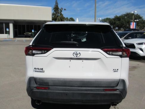 Used 2020 Toyota RAV4 XLE image 5