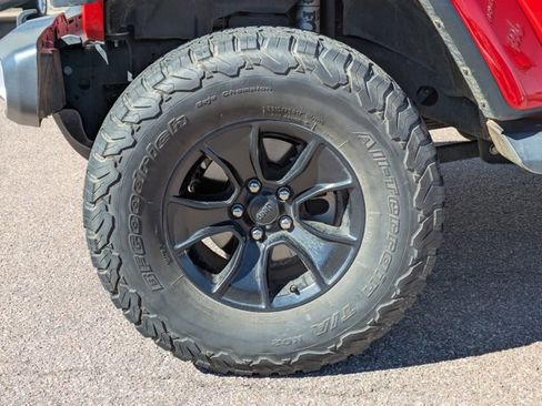 Used 2018 Jeep Wrangler Unlimited Sahara image 10