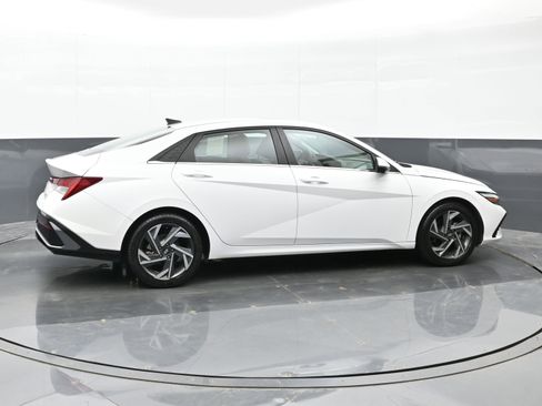 Certified 2024 Hyundai Elantra Limited image 5