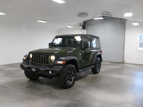 Used 2021 Jeep Wrangler Sport AWD/4WD image 4