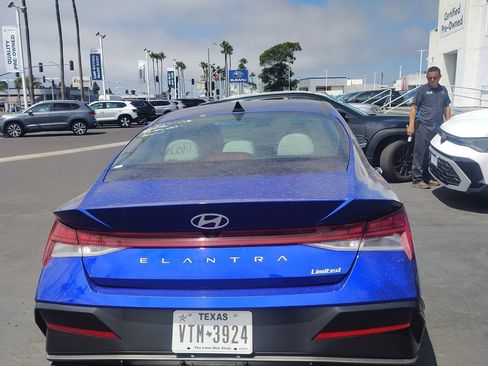 Used 2025 Hyundai Elantra Limited FWD image 4