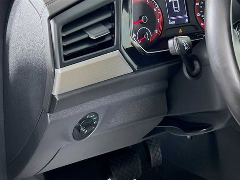 Used 2019 Volkswagen Jetta SE w/ Cold Weather Package image 10