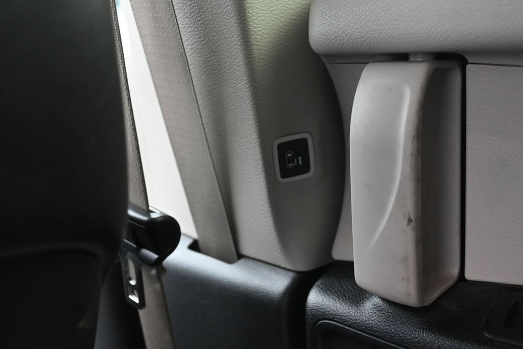 Used 2023 Chrysler Pacifica Touring-L FWD image 24