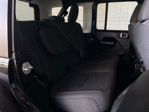 Used 2024 Jeep Wrangler Unlimited AWD/4WD image 16