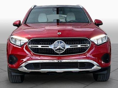 Used 2025 Mercedes-Benz GLC 350e 4MATIC image 4