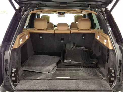 Certified 2024 Land Rover Range Rover SE image 28