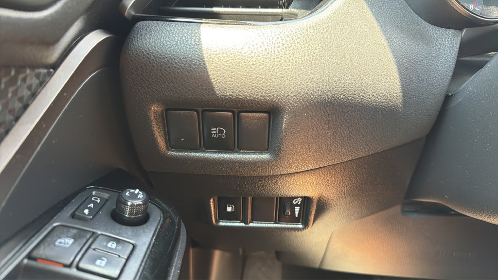 Used 2019 Toyota C-HR XLE FWD image 18