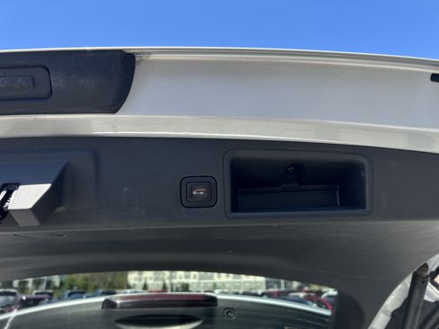 Used 2020 GMC Terrain SLE w/ Driver Convenience Package AWD/4WD image 12