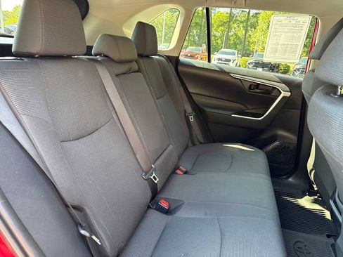 Used 2021 Toyota RAV4 LE AWD/4WD image 24
