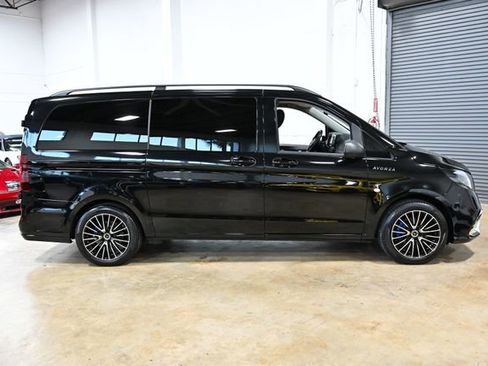 Used 2023 Mercedes-Benz Metris Passenger image 27