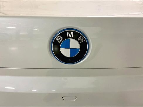 Used 2025 BMW i7 eDrive50 image 16