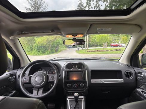 Used 2014 Jeep Compass Latitude w/ Sun/Sound Group AWD/4WD image 19