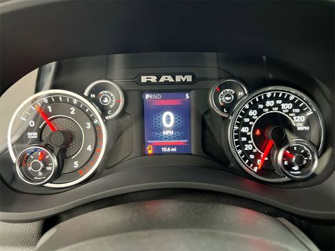 Used 2024 RAM 2500 Tradesman w/ Chrome Appearance Group image 11