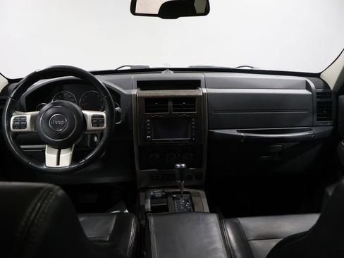 Used 2012 Jeep Liberty Limited w/ Tire & Wheel Group image 18