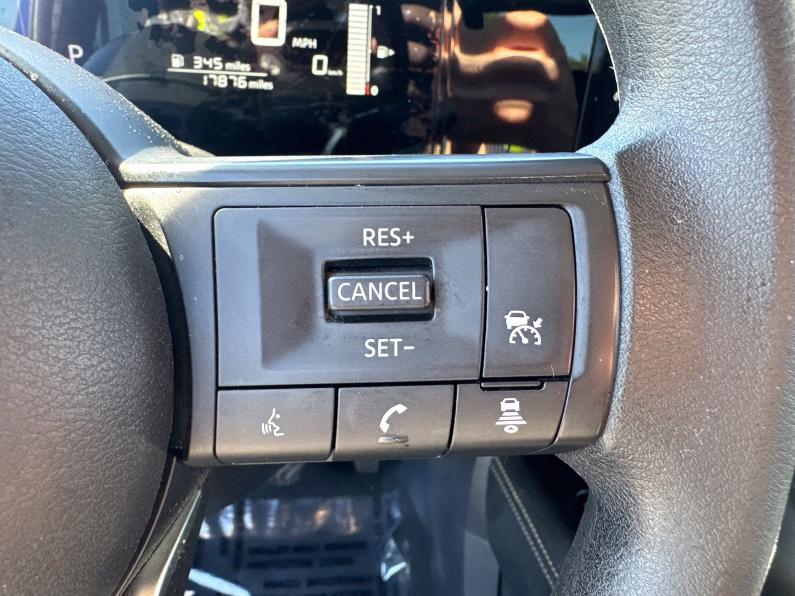Used 2025 Nissan Kicks SV AWD/4WD image 18