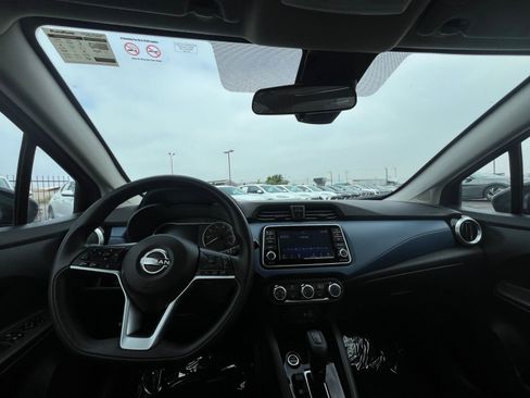 Used 2025 Nissan Versa SV image 33