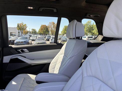 Used 2026 BMW X7 xDrive40i w/ M Sport Package AWD/4WD image 33