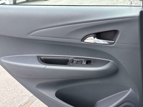 Used 2020 Chevrolet Bolt Premier w/ Infotainment Package image 17