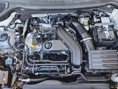 Certified 2025 Volkswagen Taos SE w/ Black Wheel Package image 22