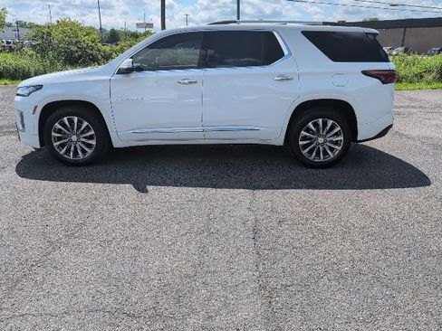 Certified 2023 Chevrolet Traverse Premier w/ LPO, Floor Liner Package AWD/4WD image 2