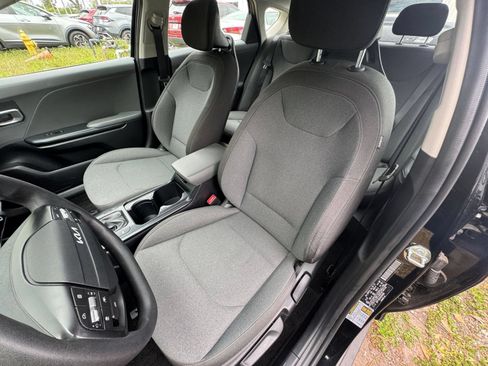 Used 2025 Kia K4 FWD image 35