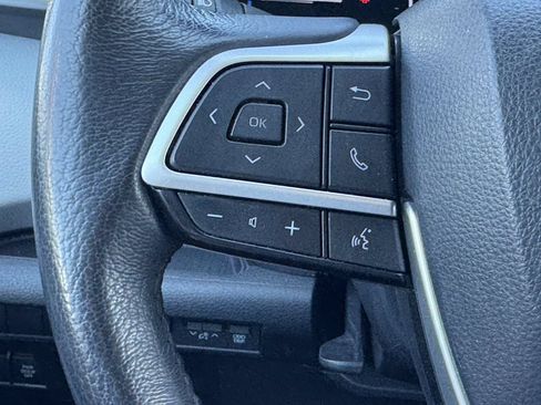 Used 2025 Toyota Sienna XLE FWD image 22