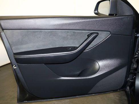 Used 2021 Tesla Model Y Long Range AWD/4WD image 19