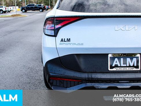 Used 2024 Kia Sportage LX image 12