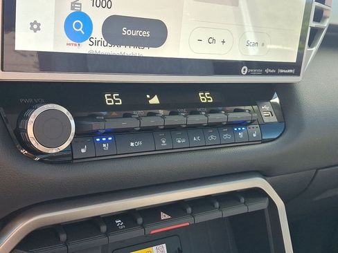 Used 2023 Toyota Tundra Limited w/ Power Package AWD/4WD image 20
