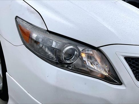 Used 2010 Toyota Camry SE image 24