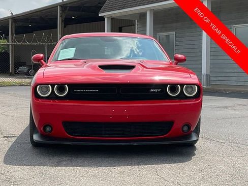 Used 2015 Dodge Challenger SRT image 2
