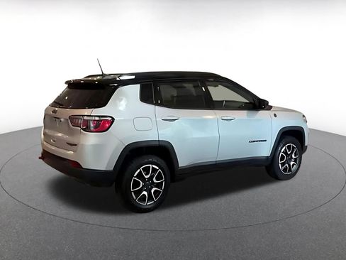 Used 2025 Jeep Compass Trailhawk AWD/4WD image 9