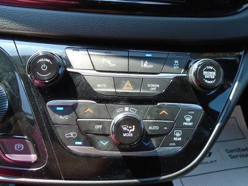 Used 2025 Chrysler Pacifica Select FWD image 14