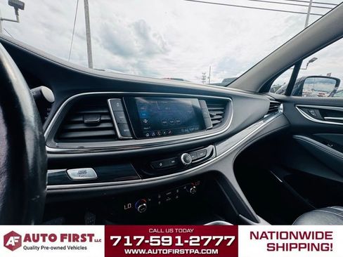 Used 2021 Buick Enclave Essence image 11