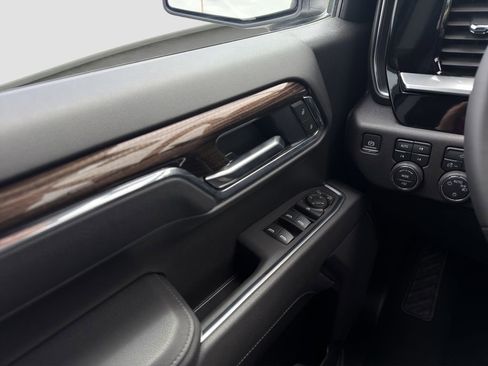 Used 2025 Chevrolet Silverado 1500 LT AWD/4WD image 12