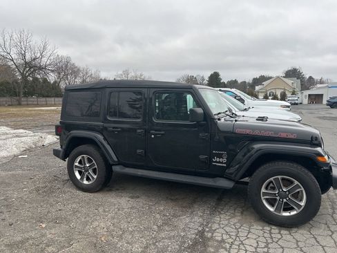 Used 2022 Jeep Wrangler Unlimited Sahara AWD/4WD image 2
